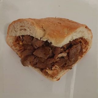 Kebab w Bułka  samo mięso( średnia)