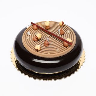 Tort czekoladowo orzechowy z porzeczką