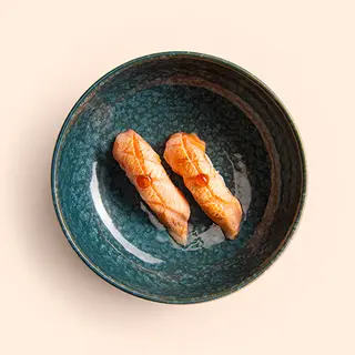33. Nigiri salmón flameado (2 uds.)