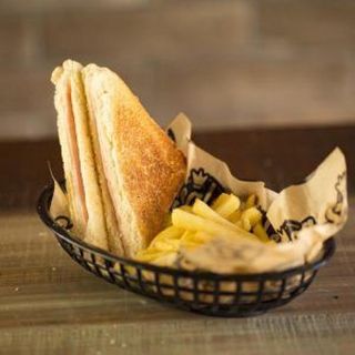 Sandwich Mixto con Patatas