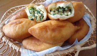 Pirożki drożdzowe z jajkiem i szczypiorkiem (3 szt)