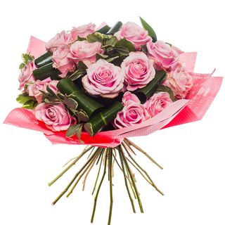 Buchet cu 19 trandafiri roz si verdeata