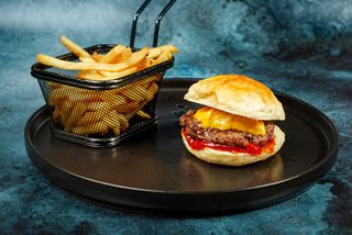 Dečiji burger - 1 komad+pomfrit100gr