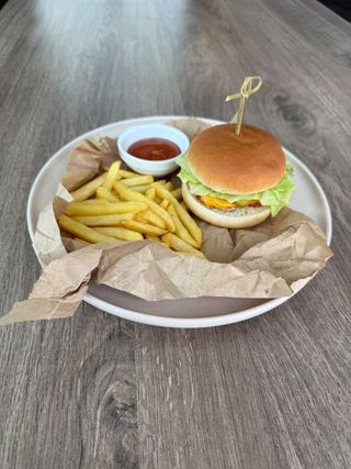 Бургер дитячий з куриною котлетою