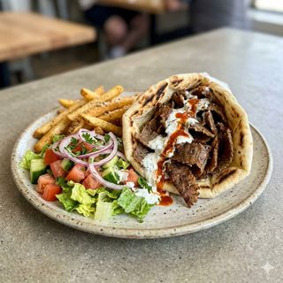 Plato De Döner Kebab Con Guarnición