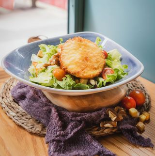 Ensalada De Rulo De Cabra Crujiente