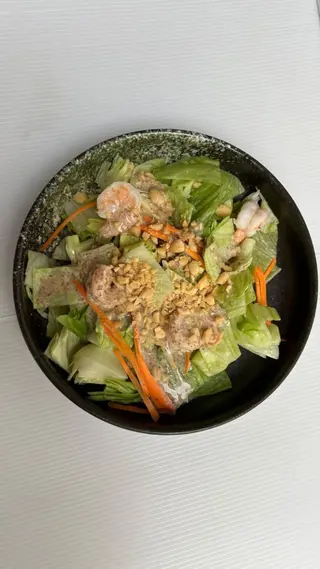 Insalata mista con gamberi