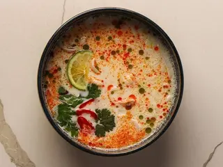 Азійський кокосовий суп з креветкою