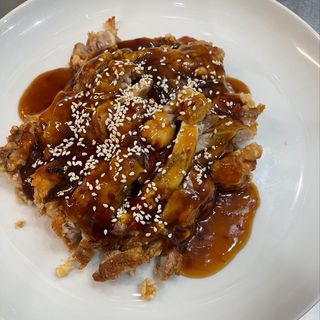 Pollo Frito con Salsa Especial de la Casa