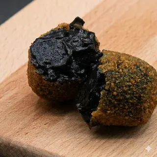 Croquetas de chipirón en su tinta