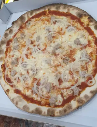 Pizza Salsiccia e Cipolle (33 cm.)