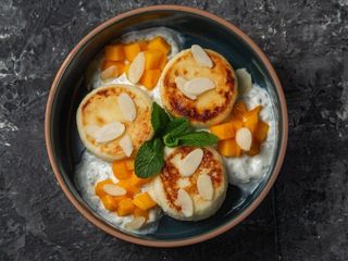 Сирники з манго та чіа
