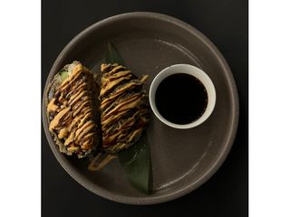 Суші бургер з лососем (350г)