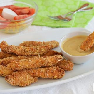 Fingers de pollo con salsa de miel y mostaza 