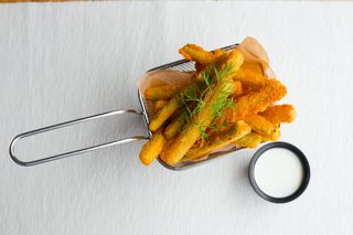 Хрупкави тиквички с млечен сос (200г)