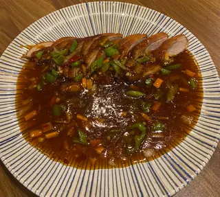 (61)Pato con salsa  Picante