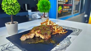 Свинска вратна пържола