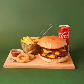 El Toro smash burger, pomfrit i Coca-Cola