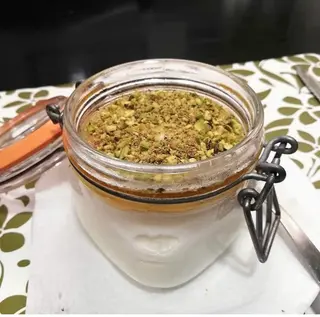 Yogur Con Miel Y Pistacho