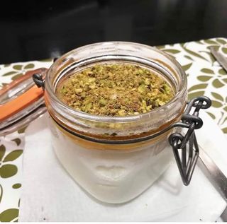 Yogur Con Miel Y Pistacho