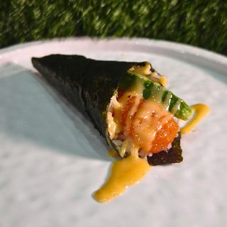 Temaki spicy salmon