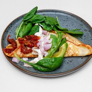 Naleśnik z kurczakiem w sosie śmietanowym (1 szt/200 g)