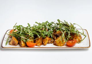 Хрустящие баклажаны с рукколой