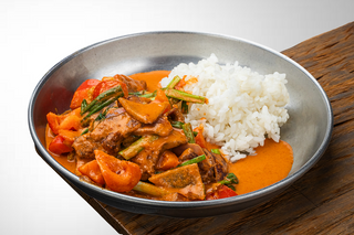 ЧЕРВОНИЙ КАРІ З ЯЛОВИЧИНОЮ