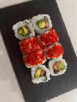 California De Tobiko Rojo (8 Pzs.)