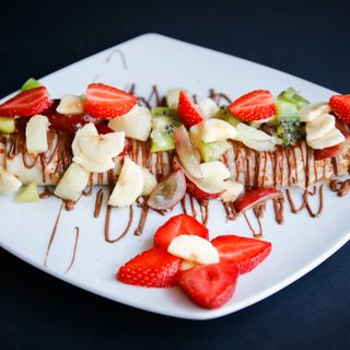 23.Clătită cu brânză, fructe și nutella