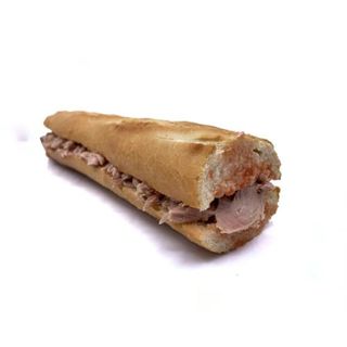 Bocata De Vegetal Atún, Lechuga, Tomate Rodaja Y Huevo Duro