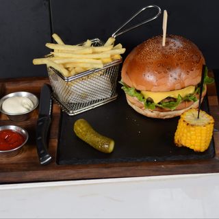 Бургер Кинг Конг (750г) + Coca Cola кен