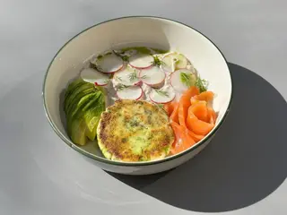 Сирник з бринзою лососем та авокадо (250g)