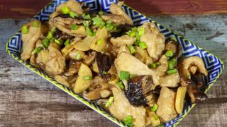 85.Pollo saltato