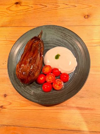 Салат "Баклажан с томатами и сырным муссом"