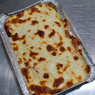 145A Patatas Deluxe Con Carne Y Salsa Gratinada al horno