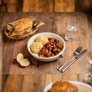 Sălățică de boeuf cu tigaie de purcel grăsuț