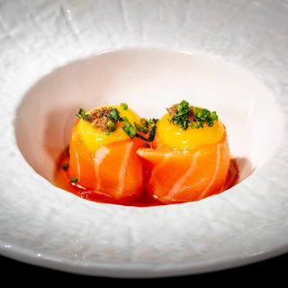 907. Truffled salmon gunkan-2 pezzi