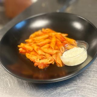 Pasta al pomodoro e basilico