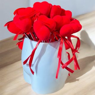 Inima decorativa pe bat