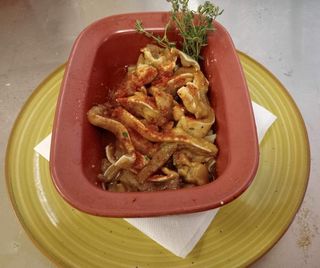 Свински уши с чесън и хрян (300г)