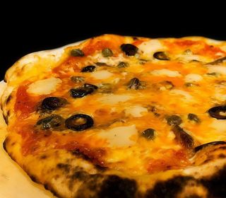 Pizza Puttanesca (33 Cm.)