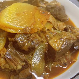 咖喱土豆牛腩盖饭 manzo con patate e curry Gaifan