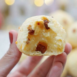 Pão de Queijo brasileiro com Bacon