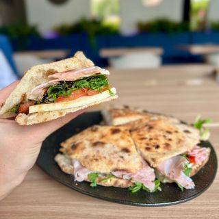 Focaccia Ripiena con Prosciutto Cotto