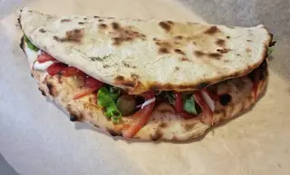 Pizza sendvič pršut