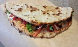 Pizza sendvič pršut