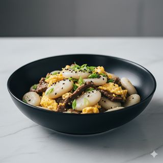 85 - Gnocchi di riso con manzo e uova 牛肉年糕