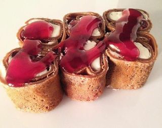 Млинцево-полуничні роли (230г)