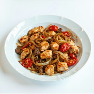 Pui, porc, vita cu sos tomat pe placa incinsa